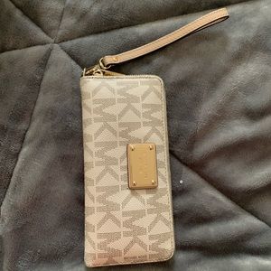 Michael Kors Wristlet wallet